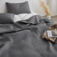 Pure Comfort Minimalist Quilt Set