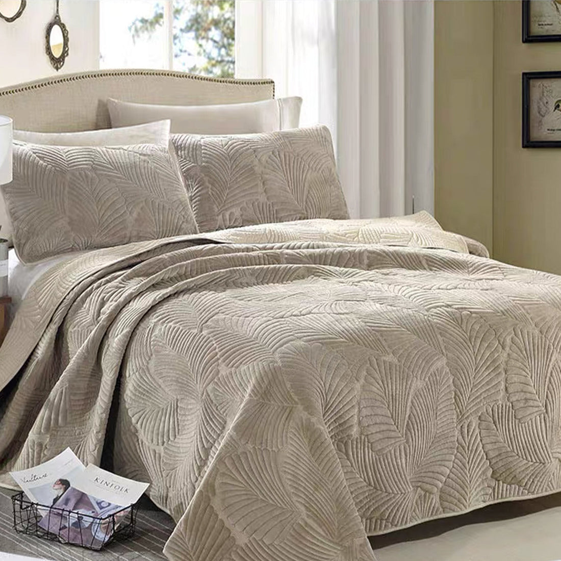 Textured Leaf Pattern Quilt Set